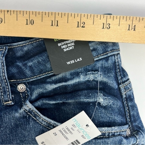 NWT SILVER Women’s Boyfriend Blue Jean Shorts Sz 2 Distressed Stretch Pockets - Picture 11 of 13